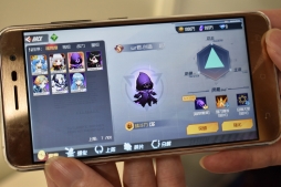 画像ギャラリー No.015のサムネイル画像 / ［TGS 2019］神に選ばれしキャラクターたちが終焉の脅威に抗う――異能ハイスピードバトルARPG「黒月 Extend」プレイレポート