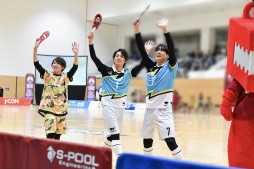 画像ギャラリー No.002のサムネイル画像 / 「フットサルボーイズ!!!!!」，アニメ放送記念の大型広告が新宿駅に登場