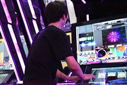 画像ギャラリー No.042のサムネイル画像 / 「The 9th KAC beatmania IIDX 27 HEROIC VERSE」決勝大会レポート。韓国の超新星KKM*選手が優勝を飾る