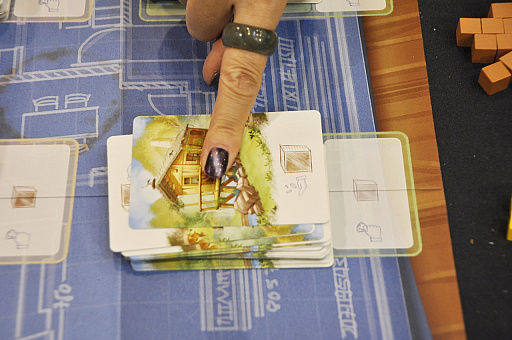 画像ギャラリー No.004のサムネイル画像 / ［SPIEL'19］砂時計を使ったライトなカードゲーム「House Flipper」。中古の家を改装して転売，豊かな老後を目指せ！