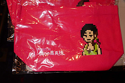 画像ギャラリー No.006のサムネイル画像 / ドット絵サスペンスドラマ風アドベンチャー第2弾は,「秋田・男鹿ミステリー案内 凍える銀鈴花(ぎんれいか)」に決定。ドット絵で「偽りの黒真珠」をドラマ化するプロジェクトも明かされた発表会の模様をレポート