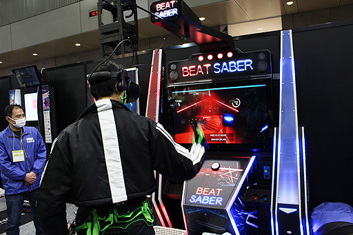 画像ギャラリー No.004のサムネイル画像 / ［JAEPO2020］「Beat Saber」のアーケード版をセガブースでプレイ。プレイ映像も直撮りしてきた
