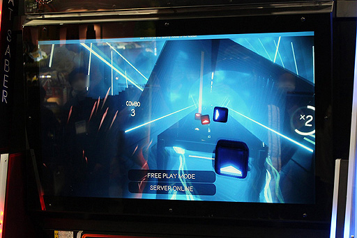 画像ギャラリー No.005のサムネイル画像 / ［JAEPO2020］「Beat Saber」のアーケード版をセガブースでプレイ。プレイ映像も直撮りしてきた