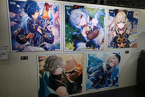 画像ギャラリー No.021のサムネイル画像 / 「原神展〜たびごころの赴くままに〜」内覧会レポート。武器などの立体物やキャラクターの等身大スタンディを展示。オリジナルグッズの販売も