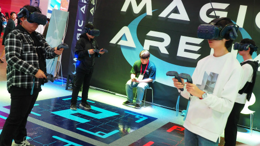 画像ギャラリー No.002のサムネイル画像 / ［G-Star 2019］最大8人プレイ対応のVRゲーム設備「MAGIC ARENA」が，身体を仮想空間につなげる
