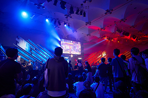 画像ギャラリー No.001のサムネイル画像 / eスポーツ東西対抗戦,開催。「Red Bull 5G 2022 FINALS」現地観戦レポート