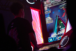 画像ギャラリー No.009のサムネイル画像 / eスポーツ東西対抗戦,開催。「Red Bull 5G 2022 FINALS」現地観戦レポート