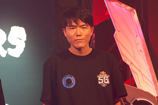 画像ギャラリー No.022のサムネイル画像 / eスポーツ東西対抗戦,開催。「Red Bull 5G 2022 FINALS」現地観戦レポート