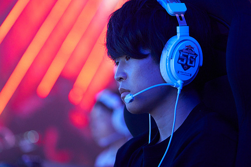 画像ギャラリー No.039のサムネイル画像 / eスポーツ東西対抗戦,開催。「Red Bull 5G 2022 FINALS」現地観戦レポート