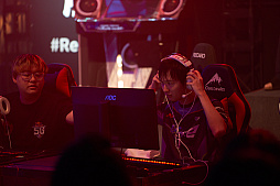 画像ギャラリー No.052のサムネイル画像 / eスポーツ東西対抗戦，開催。「Red Bull 5G 2022 FINALS」現地観戦レポート