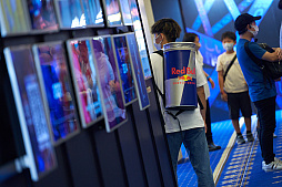 画像ギャラリー No.053のサムネイル画像 / eスポーツ東西対抗戦，開催。「Red Bull 5G 2022 FINALS」現地観戦レポート