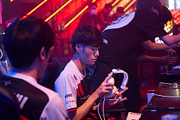 画像ギャラリー No.058のサムネイル画像 / eスポーツ東西対抗戦，開催。「Red Bull 5G 2022 FINALS」現地観戦レポート