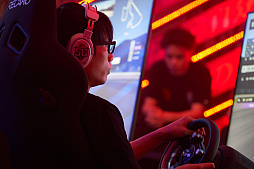 画像ギャラリー No.071のサムネイル画像 / eスポーツ東西対抗戦，開催。「Red Bull 5G 2022 FINALS」現地観戦レポート