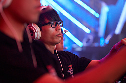 画像ギャラリー No.073のサムネイル画像 / eスポーツ東西対抗戦，開催。「Red Bull 5G 2022 FINALS」現地観戦レポート