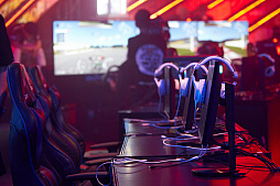 画像ギャラリー No.076のサムネイル画像 / eスポーツ東西対抗戦，開催。「Red Bull 5G 2022 FINALS」現地観戦レポート