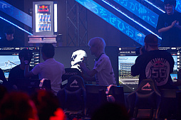 画像ギャラリー No.080のサムネイル画像 / eスポーツ東西対抗戦，開催。「Red Bull 5G 2022 FINALS」現地観戦レポート