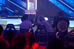 画像ギャラリー No.081のサムネイル画像 / eスポーツ東西対抗戦，開催。「Red Bull 5G 2022 FINALS」現地観戦レポート