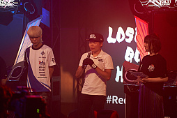 画像ギャラリー No.082のサムネイル画像 / eスポーツ東西対抗戦，開催。「Red Bull 5G 2022 FINALS」現地観戦レポート