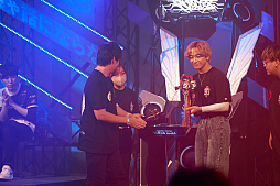 画像ギャラリー No.085のサムネイル画像 / eスポーツ東西対抗戦，開催。「Red Bull 5G 2022 FINALS」現地観戦レポート