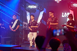 画像ギャラリー No.088のサムネイル画像 / eスポーツ東西対抗戦，開催。「Red Bull 5G 2022 FINALS」現地観戦レポート