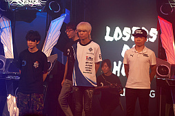 画像ギャラリー No.094のサムネイル画像 / eスポーツ東西対抗戦，開催。「Red Bull 5G 2022 FINALS」現地観戦レポート