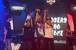 画像ギャラリー No.095のサムネイル画像 / eスポーツ東西対抗戦，開催。「Red Bull 5G 2022 FINALS」現地観戦レポート
