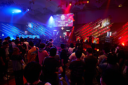 画像ギャラリー No.108のサムネイル画像 / eスポーツ東西対抗戦，開催。「Red Bull 5G 2022 FINALS」現地観戦レポート