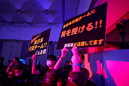画像ギャラリー No.109のサムネイル画像 / eスポーツ東西対抗戦，開催。「Red Bull 5G 2022 FINALS」現地観戦レポート