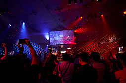 画像ギャラリー No.127のサムネイル画像 / eスポーツ東西対抗戦，開催。「Red Bull 5G 2022 FINALS」現地観戦レポート