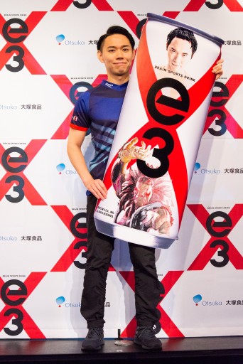画像ギャラリー No.012のサムネイル画像 / eスポーツドリンク「e3」に“ときど×豪鬼”コラボデザイン缶が登場。1Dayトーナメント「最強豪鬼決定戦」も発表された記者発表会レポートを掲載