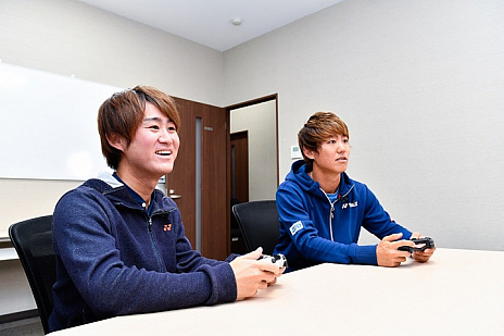 画像ギャラリー No.002のサムネイル画像 / PS4/Switch用ソフト「AOテニス 2」が本日発売。現役プロの西岡良仁選手とテニスコーチの西岡靖雄さんによる兄弟対決動画も公開