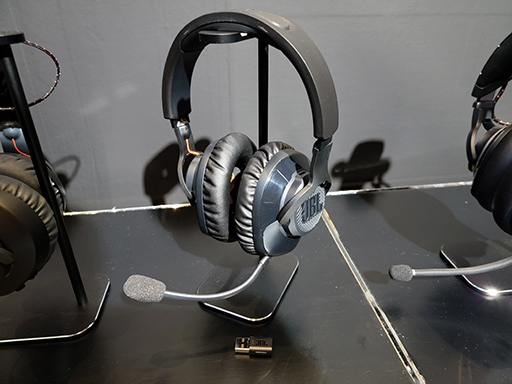 画像ギャラリー No.009のサムネイル画像 / JBL，初のゲーマー向けUSBスタンドマイク「JBL Quantum STREAM」を3月25日に国内発売