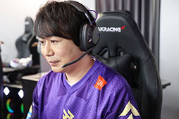 画像ギャラリー No.009のサムネイル画像 / プロ格闘ゲーマーsako選手が太鼓判を押す「JBL Quantum 950」。格闘ゲームにおける音の重要性とは【PR】
