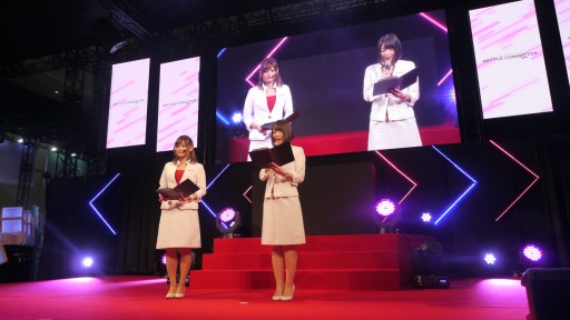 画像ギャラリー No.001のサムネイル画像 / ［JAEPO2020］透過液晶で神姫達と触れあえる「武装神姫 アーマードプリンセス バトルコンダクター」ステージレポート。最大4人対戦のバトルにも注目