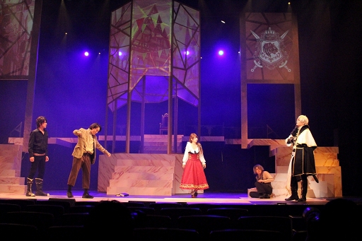 画像ギャラリー No.004のサムネイル画像 / 舞台「イケメン王子 美女と野獣の最後の恋 THE STAGE 〜Beast Leon〜」で描かれる魅惑的な王子たちとのラブロマンスをレポート