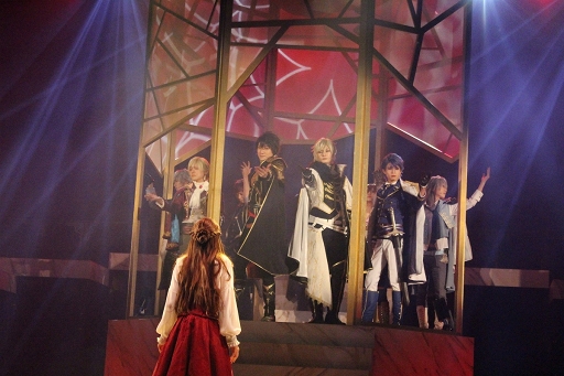 画像ギャラリー No.005のサムネイル画像 / 舞台「イケメン王子 美女と野獣の最後の恋 THE STAGE 〜Beast Leon〜」で描かれる魅惑的な王子たちとのラブロマンスをレポート