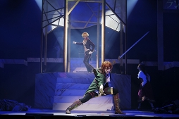 画像ギャラリー No.017のサムネイル画像 / 舞台「イケメン王子 美女と野獣の最後の恋 THE STAGE 〜Beast Leon〜」で描かれる魅惑的な王子たちとのラブロマンスをレポート