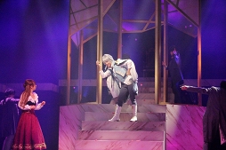 画像ギャラリー No.021のサムネイル画像 / 舞台「イケメン王子 美女と野獣の最後の恋 THE STAGE 〜Beast Leon〜」で描かれる魅惑的な王子たちとのラブロマンスをレポート