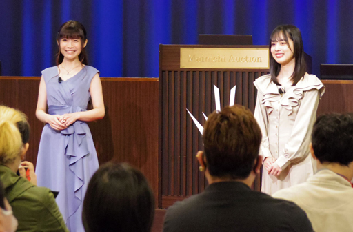 画像ギャラリー No.003のサムネイル画像 / 「ドラゴンクエスト ダイの大冒険」にまつわるアイテムを競り合う。“リアルドラゴンキラーオークション”をレポート