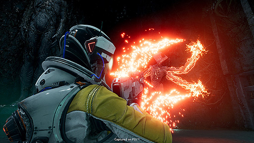画像ギャラリー No.002のサムネイル画像 / PS5用ローグライクTPS「Returnal」，戦闘や登場武器・装置などを紹介する“コンバットトレイラー”が公開