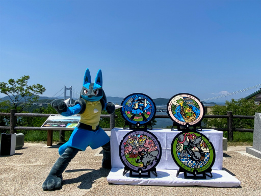 画像ギャラリー No.001のサムネイル画像 / 「ポケふた」が岡山県内に初登場。ルカリオ，ポチエナらを描いた4枚が倉敷市内に設置