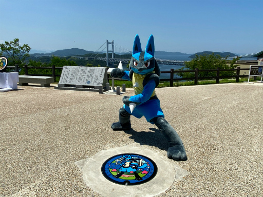画像ギャラリー No.005のサムネイル画像 / 「ポケふた」が岡山県内に初登場。ルカリオ，ポチエナらを描いた4枚が倉敷市内に設置