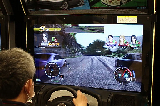 画像ギャラリー No.004のサムネイル画像 / 「頭文字D THE ARCADE」の体験会レポート。注目の店内4人対戦モードは一瞬たりとも気が抜けない