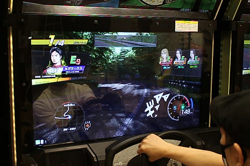 画像ギャラリー No.005のサムネイル画像 / 「頭文字D THE ARCADE」の体験会レポート。注目の店内4人対戦モードは一瞬たりとも気が抜けない