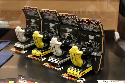 画像ギャラリー No.009のサムネイル画像 / 「頭文字D THE ARCADE」の体験会レポート。注目の店内4人対戦モードは一瞬たりとも気が抜けない
