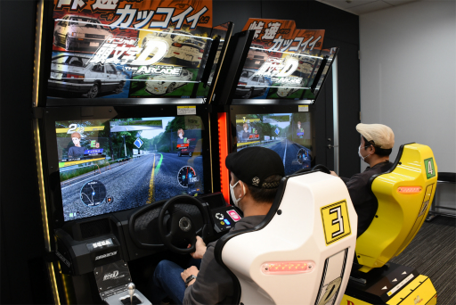 画像ギャラリー No.003のサムネイル画像 / 本日稼働の「頭文字D THE ARCADE」試遊レポート＆プロデューサーインタビュー。シリーズ初の4人対戦による熱いバトルが展開