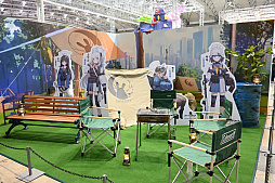 画像ギャラリー No.054のサムネイル画像 / 「ブルーアーカイブ」3周年記念イベント開催,幕張メッセに先生たちが集結! 会場には巨大なペロロの姿も