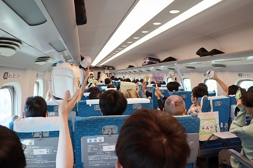 画像ギャラリー No.013のサムネイル画像 / 「ブルアカ新幹線」に乗車してきた。「ブルーアーカイブ」声優陣のトークと共に楽しむ,東京〜名古屋の旅