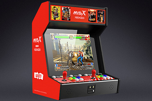 画像ギャラリー No.002のサムネイル画像 / NEO・GEOの50タイトルを収録した「SNK NEOGEO MVSX」が北米向けに発表。台座込みで“駄菓子屋ネオジオ”とほぼ同じ全高