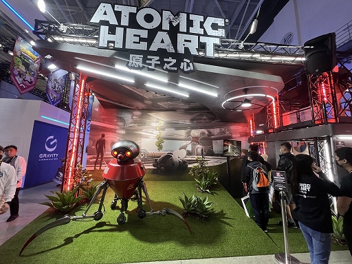 画像ギャラリー No.002のサムネイル画像 / ［台北2023］「Atomic Heart」のブースをレポート。“レトロな未来”な世界観が魅力の本作らしい，個性的で少し怪しげな空間でゲームを楽しめる